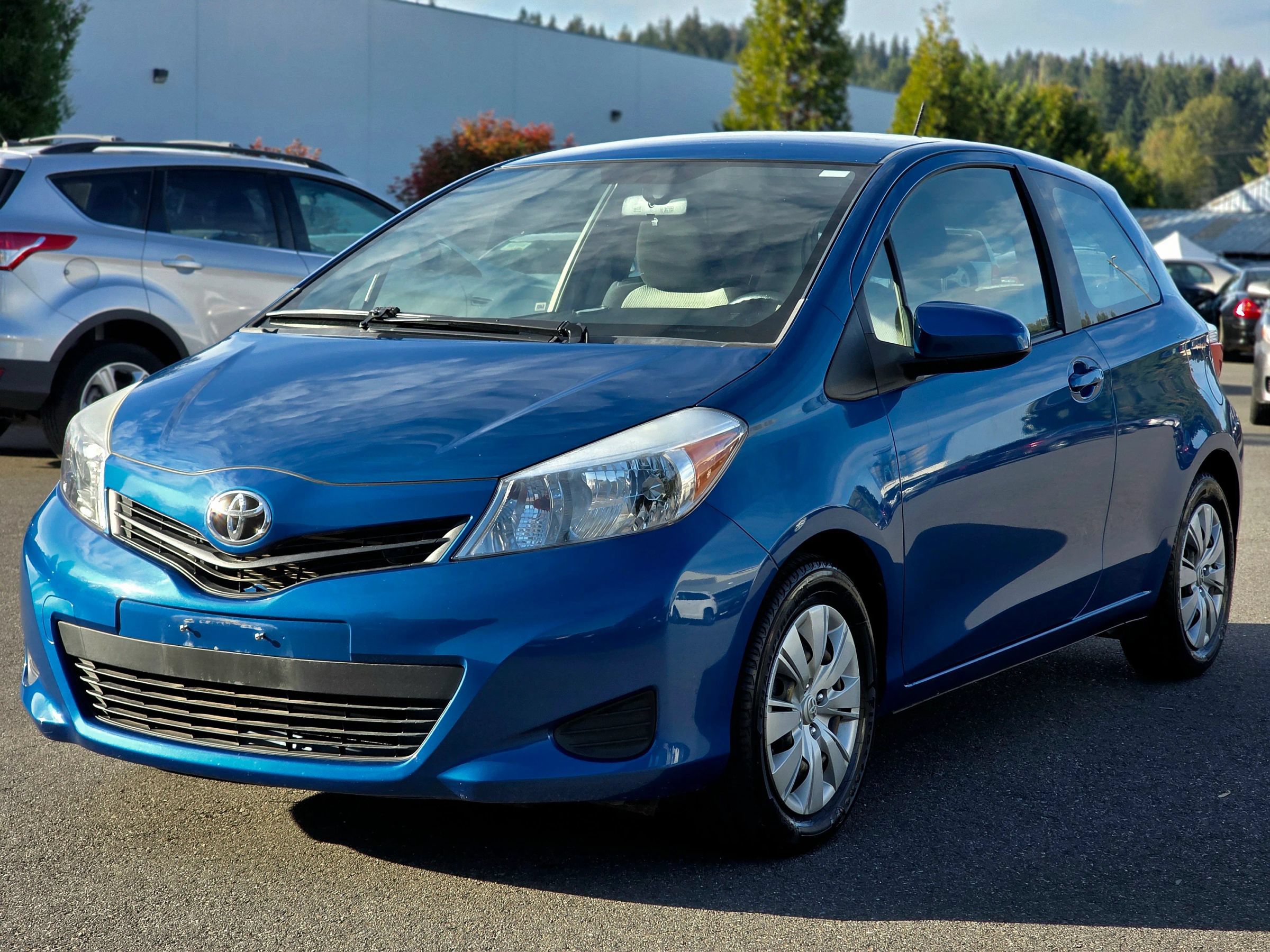 Used 2013 Toyota Yaris L FWD image 3