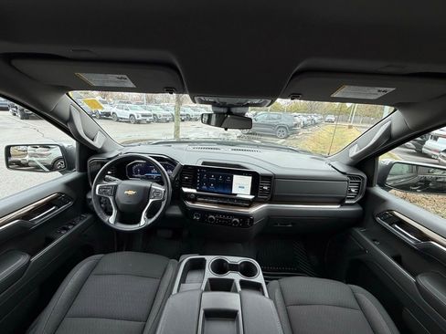 Used 2024 Chevrolet Silverado 1500 LT image 30