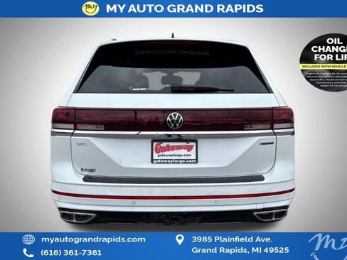 Used 2024 Volkswagen Atlas SEL Premium R-Line AWD/4WD image 43