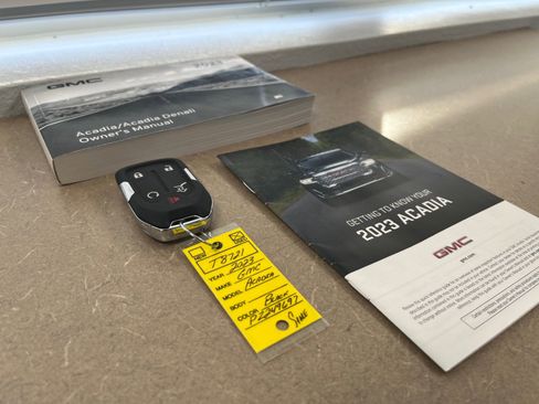 Certified 2023 GMC Acadia SLE w/ Driver Convenience Package image 17