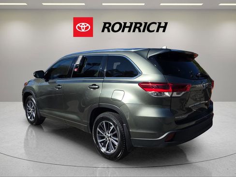 Used 2017 Toyota Highlander XLE w/ Carpet Mat Package image 4