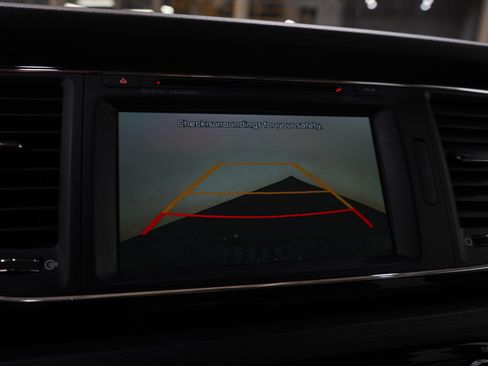 Used 2016 Kia Sedona SX FWD image 34