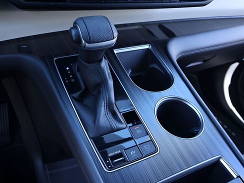 Certified 2021 Toyota Sienna Limited FWD image 26