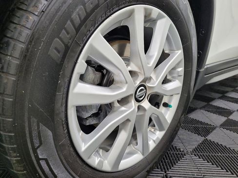 Used 2017 Nissan Rogue SV w/ SV Premium Package FWD image 31
