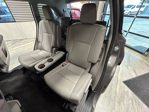 Used 2015 Toyota Highlander XLE AWD/4WD image 6