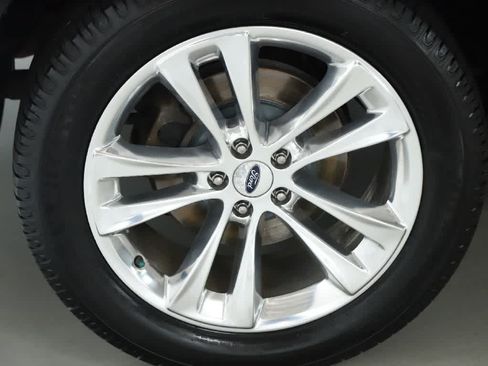 Used 2019 Ford Explorer XLT w/ Equipment Group 202A AWD/4WD image 12