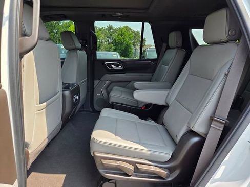 Used 2022 GMC Yukon SLT w/ SLT Premium Package AWD/4WD image 14
