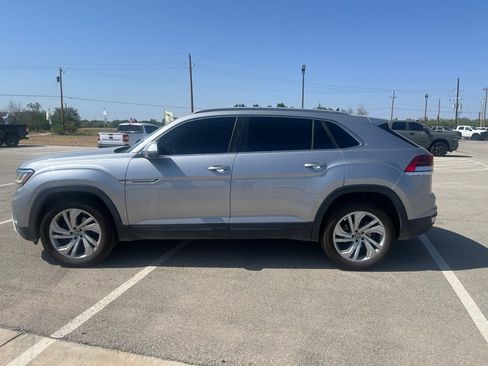 Used 2020 Volkswagen Atlas Cross Sport SEL AWD/4WD image 2