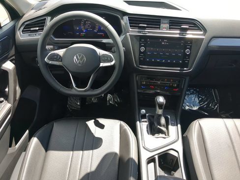 Certified 2023 Volkswagen Tiguan SE w/ Panoramic Sunroof Package FWD image 14