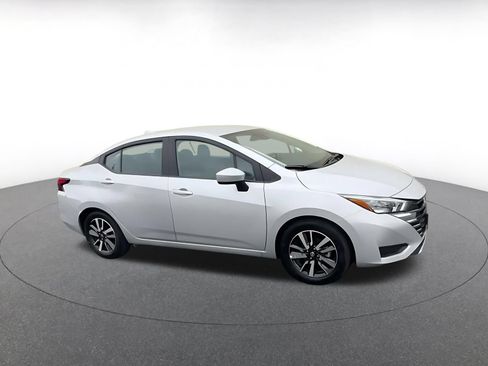 Used 2025 Nissan Versa SV FWD image 2