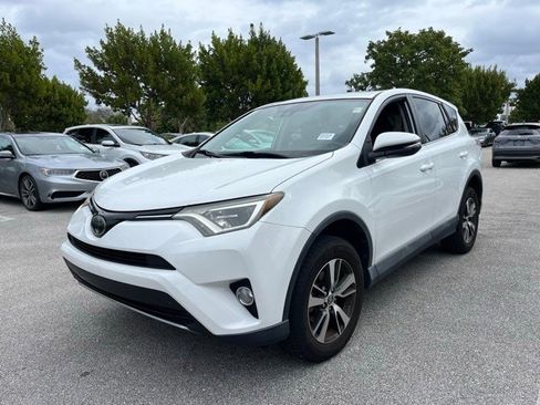 Used 2018 Toyota RAV4 XLE image 2