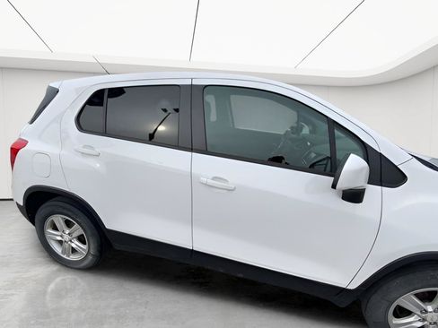 Used 2021 Chevrolet Trax LS w/ Tint and Cruise Package FWD image 3