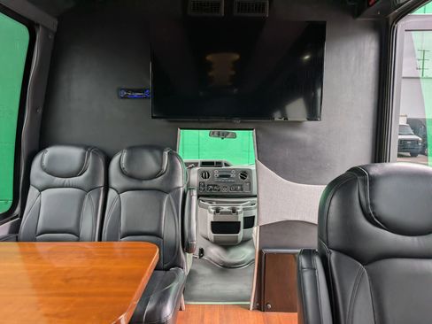 Used 2012 Ford E-350 and Econoline 350 Super Duty w/ Shuttle Bus Prep Pkg RWD image 12
