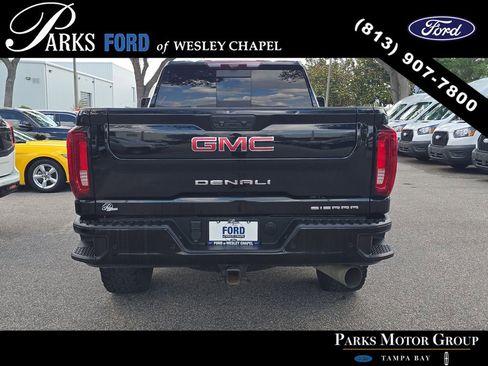 Used 2023 GMC Sierra 2500 Denali w/ Denali Black Diamond Edition AWD/4WD image 5