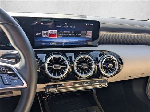 Used 2025 Mercedes-Benz CLA 250 4MATIC image 9