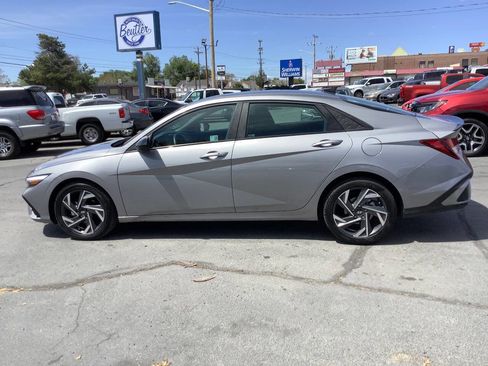 Used 2025 Hyundai Elantra Sport FWD image 16