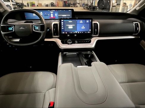 Certified 2025 Ford Expedition Active AWD/4WD image 14