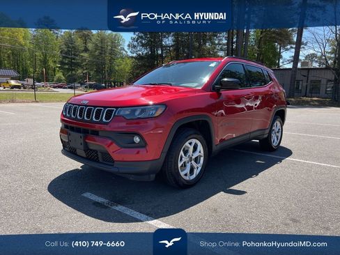 Used 2025 Jeep Compass Latitude w/ Sun & Sound Group AWD/4WD image 1
