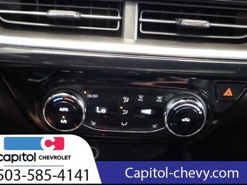 Used 2024 Chevrolet Trax RS w/ Sunroof Package FWD image 21
