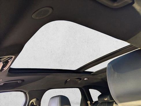 Used 2023 Land Rover Range Rover Velar R-Dynamic S image 18