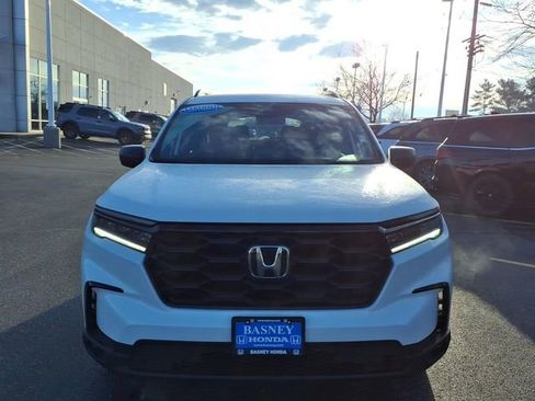 Certified 2023 Honda Pilot Sport image 2