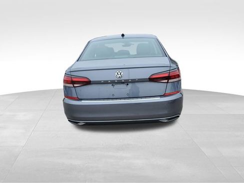 Used 2022 Volkswagen Passat 2.0T SE image 5