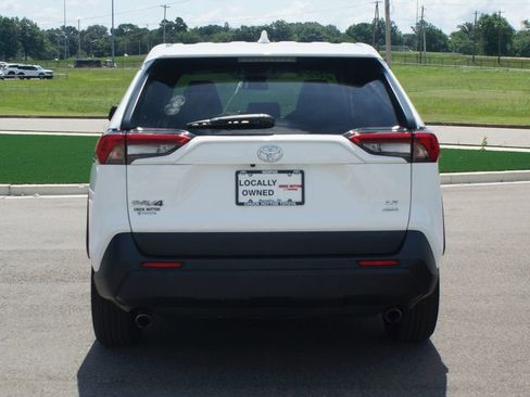Used 2024 Toyota RAV4 LE AWD/4WD image 3