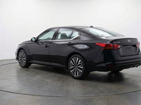 Used 2025 Nissan Altima 2.5 SV FWD image 6