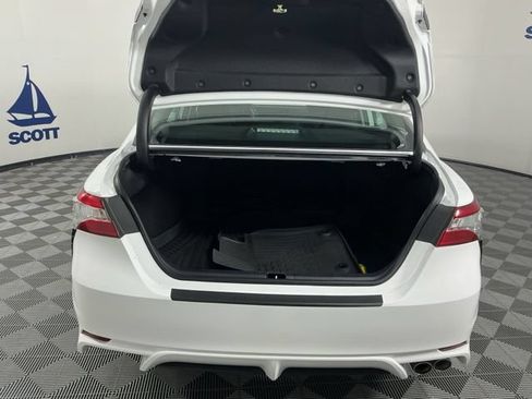 Used 2020 Toyota Camry SE FWD image 21