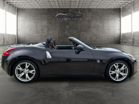 Used 2010 Nissan 370Z Touring w/ Sport Pkg RWD image 2