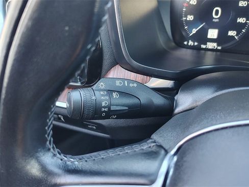 Used 2021 Volvo S60 T6 Momentum w/ Premium Package image 17