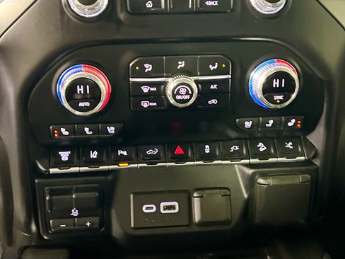 Used 2021 GMC Sierra 2500 Denali w/ Denali Ultimate Package image 27