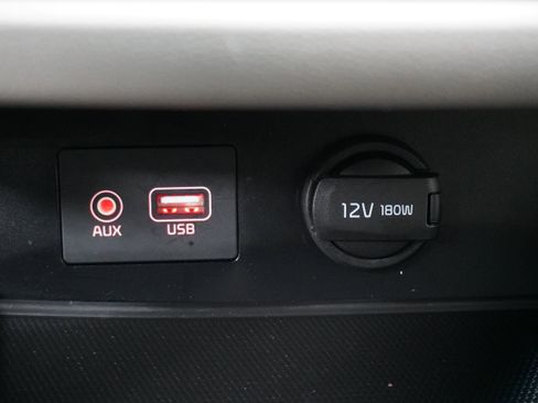 Used 2021 Kia Sedona LX image 20