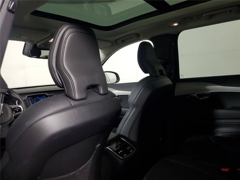 Used 2025 Volvo XC90 B5 Core AWD/4WD image 14
