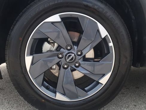 Used 2025 Nissan Rogue SV FWD image 7