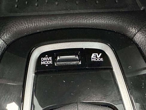 Certified 2025 Toyota Corolla Cross AWD Hybrid image 22