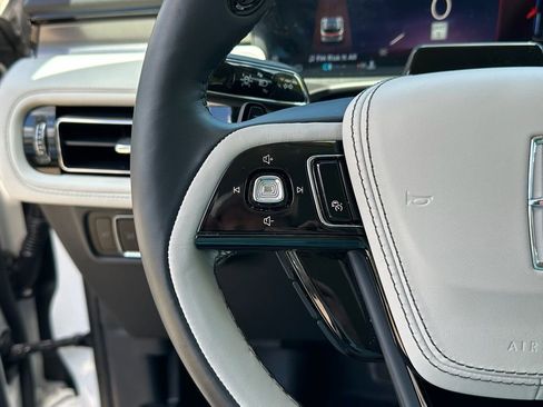 New 2026 Lincoln Aviator AWD image 7