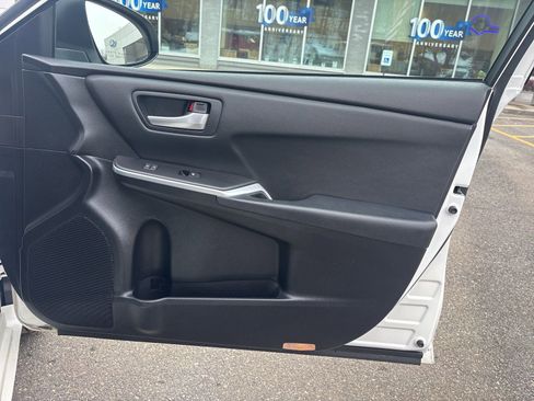 Used 2015 Toyota Camry SE image 40