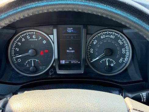 Used 2020 Toyota Tacoma TRD Sport w/ Technology Package AWD/4WD image 15