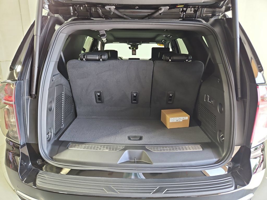 Used 2024 Chevrolet Tahoe High Country AWD/4WD image 24