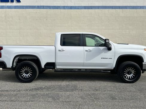 Used 2021 Chevrolet Silverado 2500 LT w/ Fleet Comfort Package AWD/4WD image 3