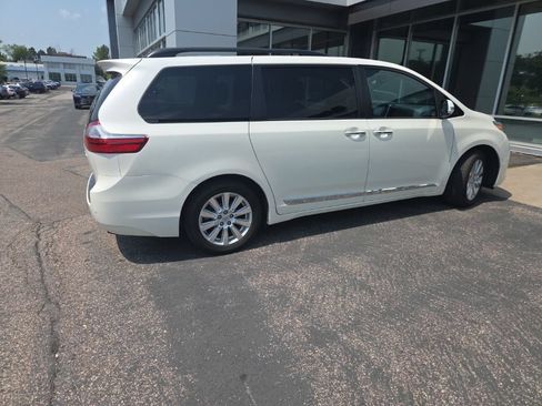 Used 2017 Toyota Sienna Limited Premium FWD image 20