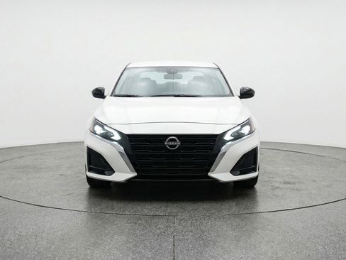 Used 2025 Nissan Altima 2.5 SV image 2