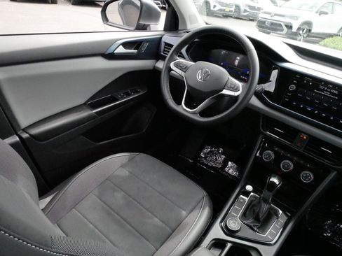 Certified 2023 Volkswagen Taos SE w/ Panoramic Sunroof Package AWD/4WD image 9