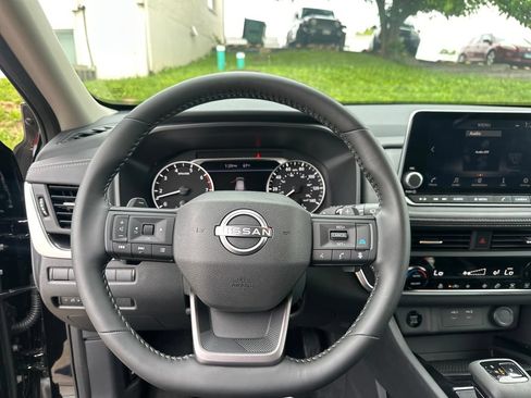 Used 2025 Nissan Rogue SV w/ SV Premium Package FWD image 45