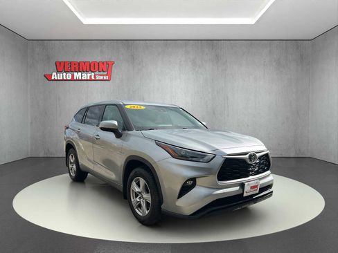 Used 2022 Toyota Highlander LE image 1