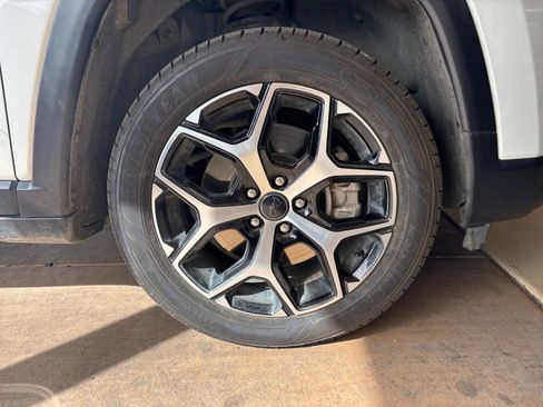 Used 2025 Jeep Compass Limited image 31