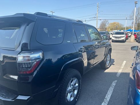 Used 2022 Toyota 4Runner SR5 Premium w/ Moonroof Package AWD/4WD image 4