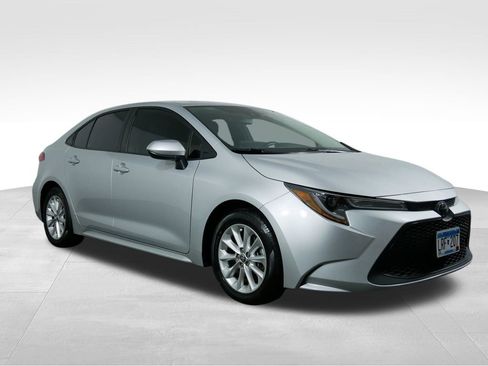 Used 2021 Toyota Corolla LE image 2