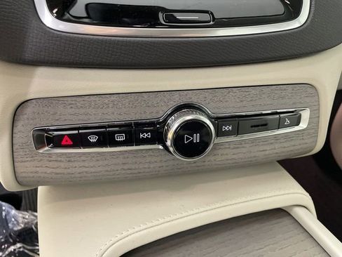 Used 2025 Volvo XC90 T8 Plus AWD/4WD image 34